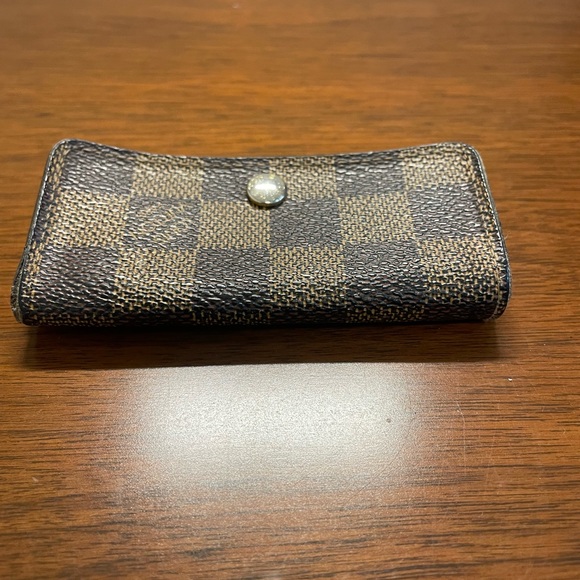 Clearance! Authentic Louise Vuitton Damier Ebony Key Holder. - Picture 5 of 13
